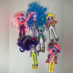 Lot Of 6 Moose Toys Capsule Chix Dolls EUC